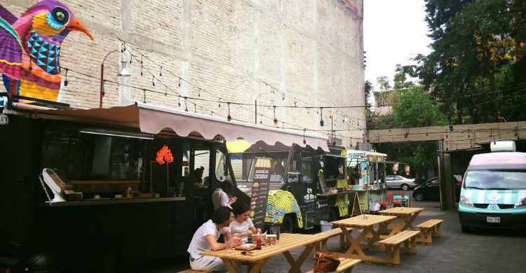 CONVOY, el patio de food trucks de la Roma - El Viajero Fisgón