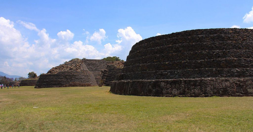 Flickr-Tzintzuntzan, yacatas-Arian Zwegers