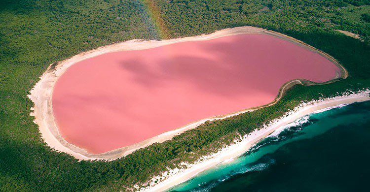 Lago de color rosa.