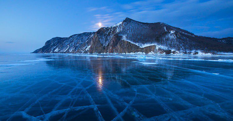 Lago en Rusia congelado.