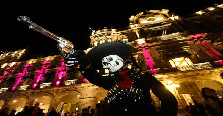 Calavera charra en Puebla de noche