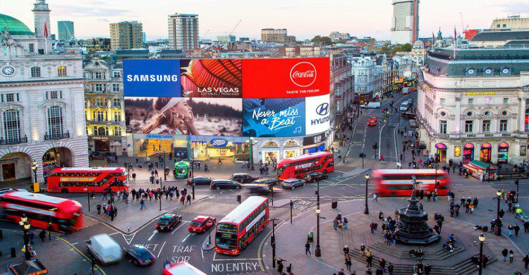 Piccadilly Circus, Londres actualmente de día