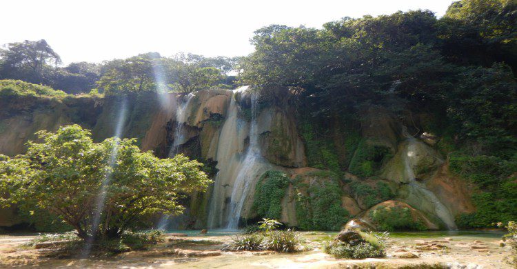Cascadas de Las Granadas vista panorámica de día