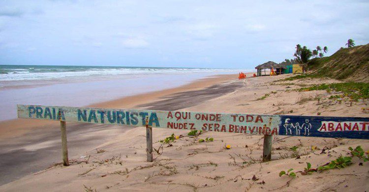 2. Playa Massarandupió en Bahía Brasil.