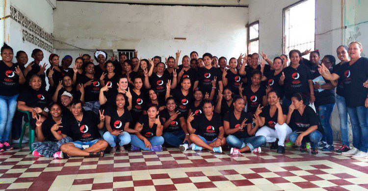Mujeres internas con el uniforme del restaurante Interno en San Diego en la ciudad de Cartagena, Colombia
