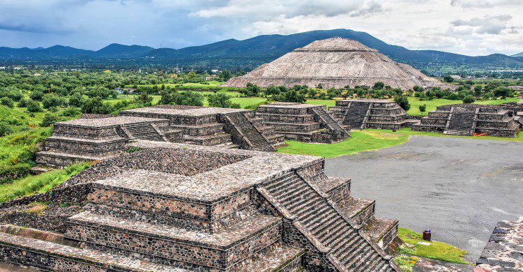Pirámides de Teotihuacán de día