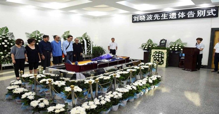Personas en funeral de China 