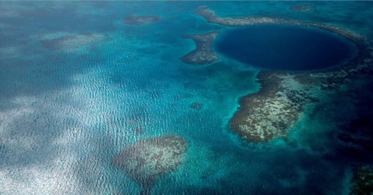 Agujero Azul, Belice visto desde el cielo