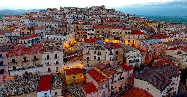 Ciudad de Candela en Italia de día