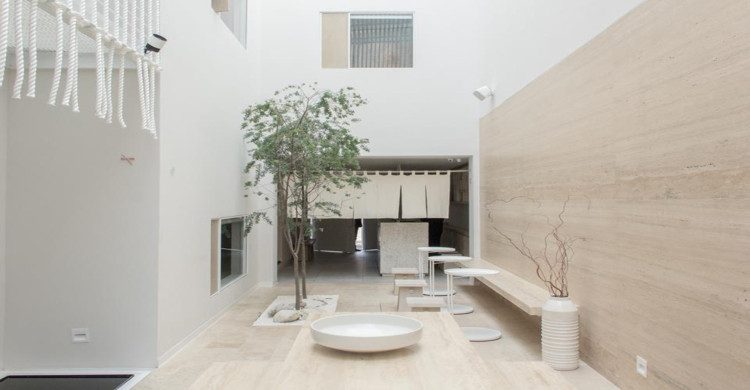 instalaciones del Ryo Kan con iluminación blanca