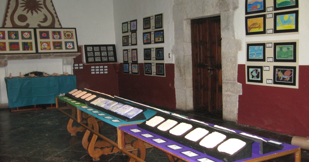 Interior del Museo de Arte Virreinal de Taxco con cuadros