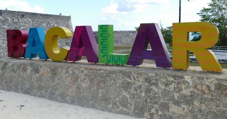 Sigue leyendo Bacalar, la laguna de los 7 colores que debes visitar