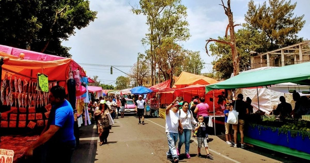 8 tianguis famosos para chacharear en la CDMX - El Viajero Fisgón