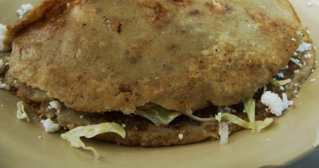 Sigue leyendo Las gorditas GIGANTES de carnitas que puedes encontrar en la CDMX